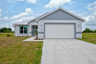 1369 Blue Heron Dr, Sebring, FL 33876