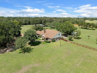 275 Saegert Rd, Paige, TX 78659