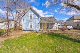 315 N 8th St, Conway Springs, KS 67031