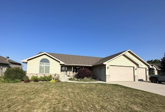 3601 Fieldcrest Dr, Kaukauna, WI 54130