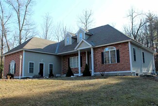4 Captain Douglas Dr, Brookline, NH 03033