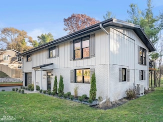 431 Fairlane Dr, Traverse City, MI 49684