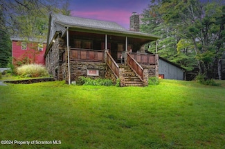614 Lavender Ln, Canadensis, PA 18325