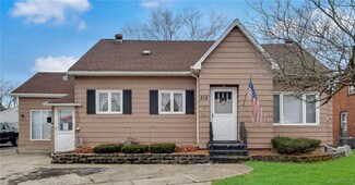 213 Aurora St, Lancaster, NY 14086