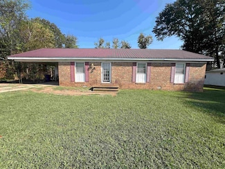 65 Walnut St, Savannah, TN 38372