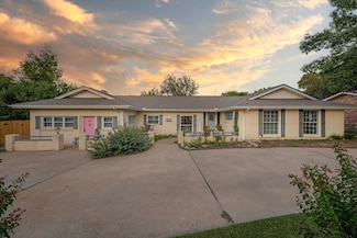 2509 Wooded Acres Dr, Waco, TX 76710