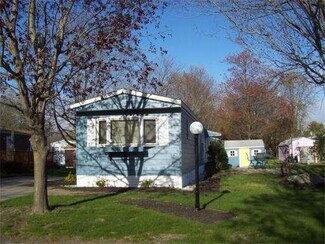 76 Lillian Ave, Seabrook, NH 03874