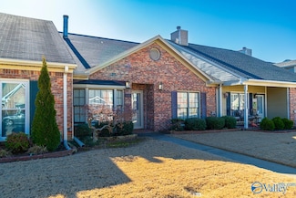1523 River Bend Place SE, Decatur, AL 35601
