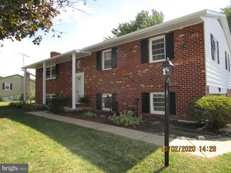 18121 Clearway Dr, Hagerstown, MD 21740