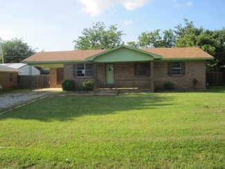 708 Higgins St, Marietta, OK 73448