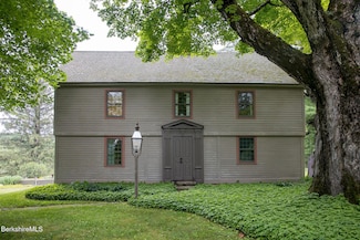 18 Goodrich St, Stockbridge, MA 01262