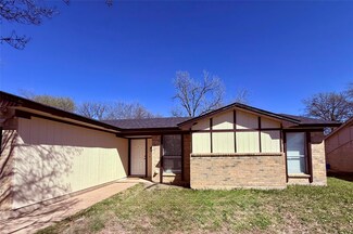 211 Volunteer Dr, Arlington, TX 76014