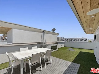 6728 W Hepburn Way, Los Angeles, CA 90038