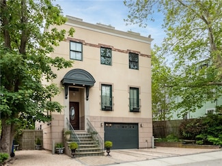 22 Young St, Newport, RI 02840
