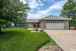 910 Fyre Lake Dr, Sherrard, IL 61281