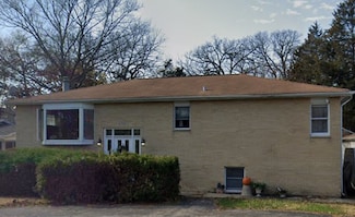 728 N Lakeview Dr, Round Lake, IL 60073