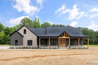 185 N Greenway Dr, Trinity, AL 35673