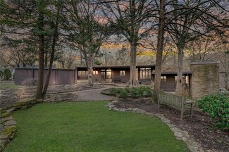 10 Overlook Dr, Anderson, IN 46011
