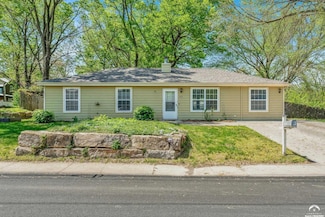 513 N 7th St, Lawrence, KS 66044