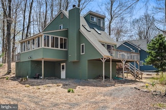 231 Barberry Ln, Pocono Lake, PA 18347