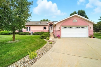 1719 W 18th St Unit B, Cedar Falls, IA 50613