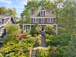 101 Mohican Park Ave, Dobbs Ferry, NY 10522