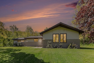 3284 Fillmore St, Jenison, MI 49428
