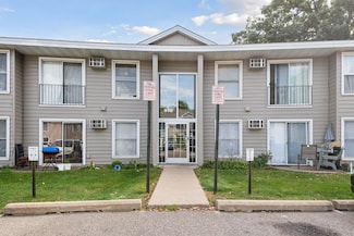 910 6th St S Unit 3, Hopkins, MN 55343