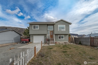 24 Elgin Ave, Rock Island, WA 98850