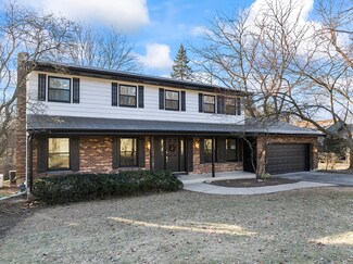 1335 Zange Dr, Algonquin, IL 60102