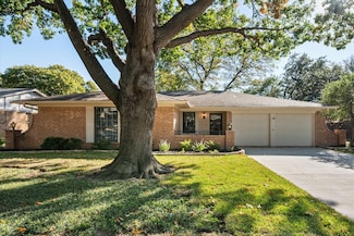 2008 Chalice Rd, Arlington, TX 76014