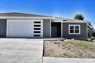 1408 1st St SE, Waverly, IA 50677