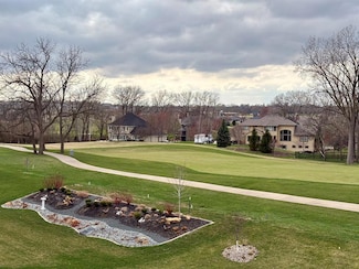 9401 Bellflower Ln, Norwalk, IA 50211