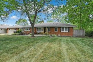 1200 N Oakridge Ct, Palatine, IL 60067