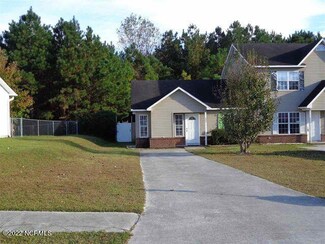 898 W Pueblo Dr, Jacksonville, NC 28546