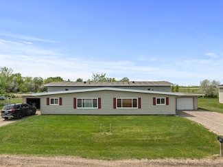 811 & 813 Tyler St, Berthold, ND 58718