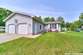 19151 Pine Grove Ct, Spring Lake, MI 49456