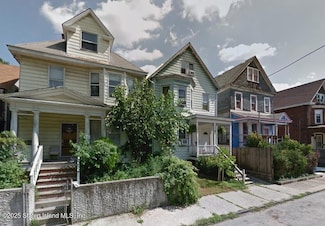 31 Brewster St, Staten Island, NY 10304