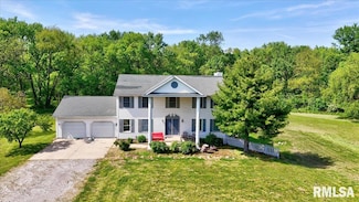 43 Devine Dr, Riverton, IL 62561