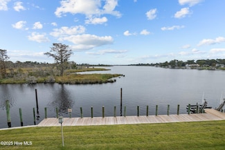 24 Batts Hill Rd, New Bern, NC 28562