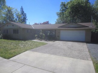 205 NW Savage St, Grants Pass, OR 97526