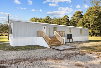 172 Hopkins Dr, Beaufort, NC 28516