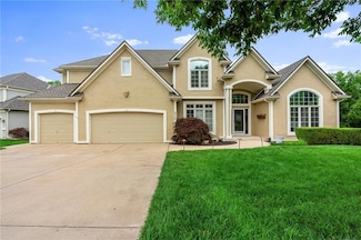 512 NW Highcliffe Dr, Lees Summit, MO 64081