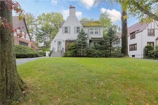 7 Carthage Ln, Scarsdale, NY 10583