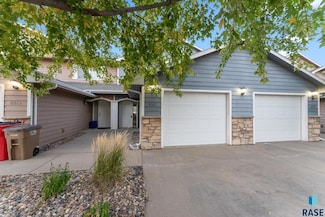 6611 S Santa Rosa Place, Sioux Falls, SD 57108