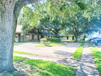 201 S Kaysie St Unit 12, Angleton, TX 77515