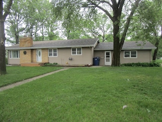 1121 10th St, Hawarden, IA 51023