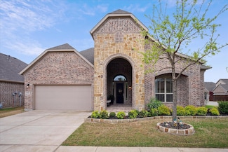 208 Equestrian Rd, Lake Dallas, TX 75065