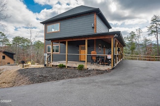1424 Red Cedar Ln, Sevierville, TN 37876