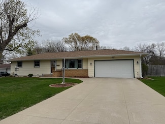823 Apgar St S, Shakopee, MN 55379